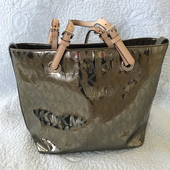 Michael Kors - Picture 1 of 3